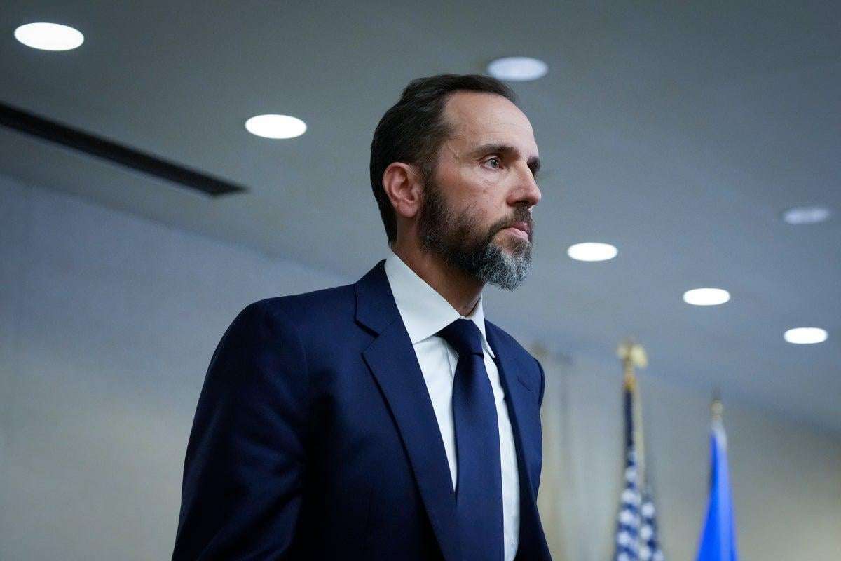 image for Jack Smith under investigation by the Office of Special Counsel over Trump prosecutions