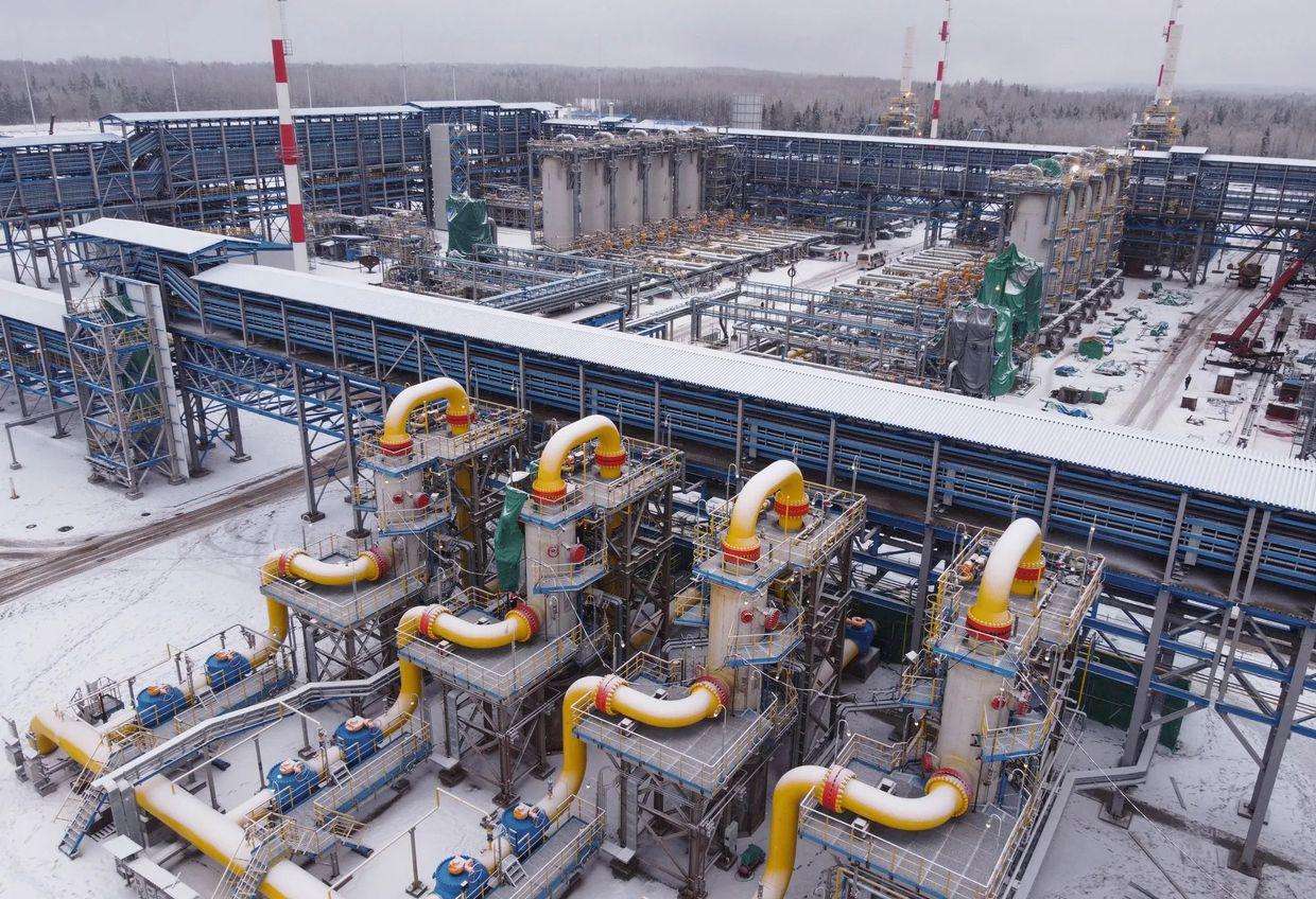 image for Russia's oil and gas revenues fall for third consecutive month