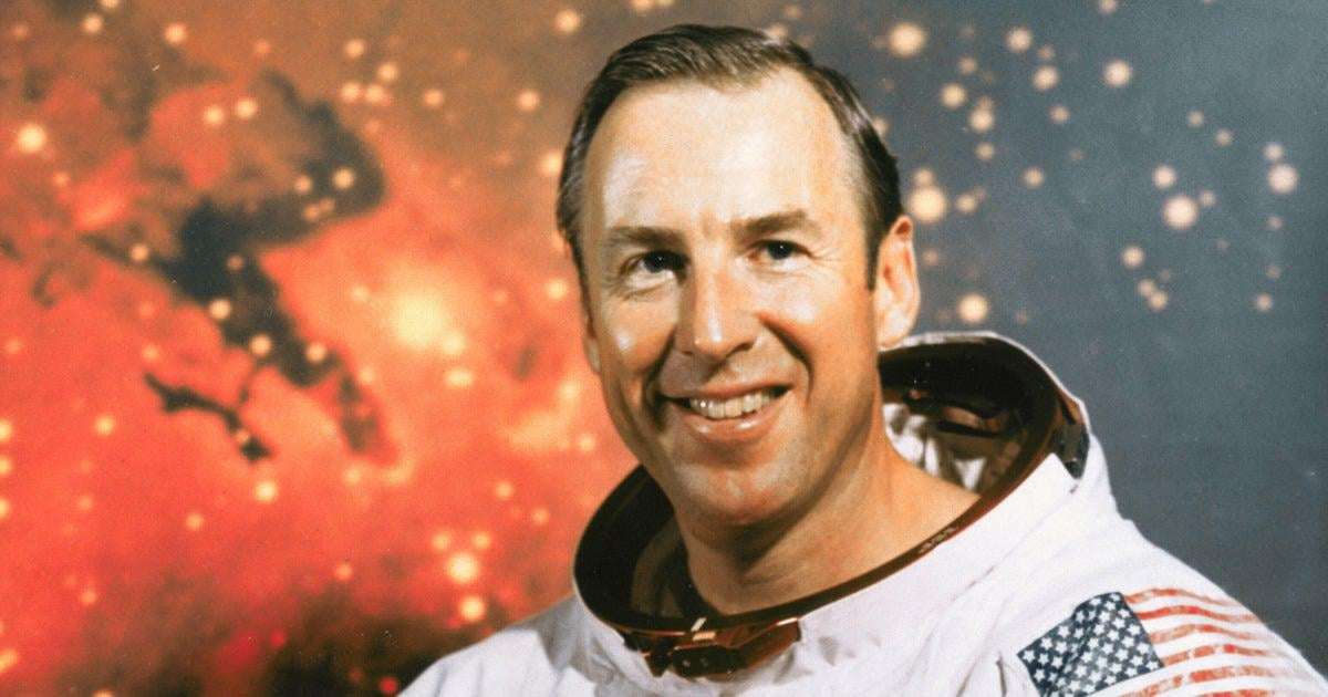 image for Jim Lovell, Apollo 13 commander, dies at age 97