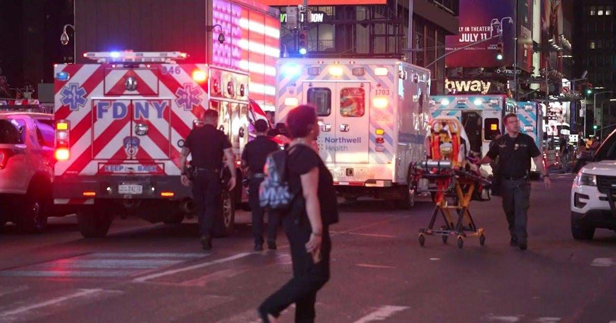 image for Times Square shooting leaves 3 hurt, 17-year-old arrested, NYPD says