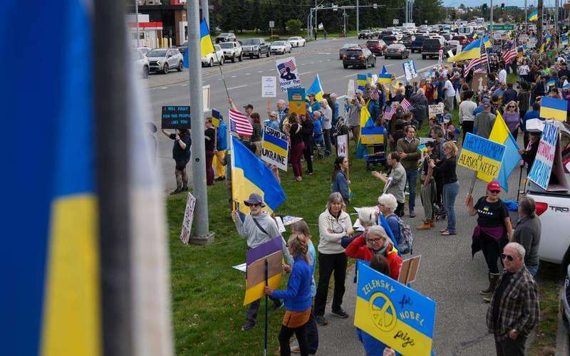 image for Alaskans greet Putin with Ukrainian flags, protest ‘war criminal hanging out here’