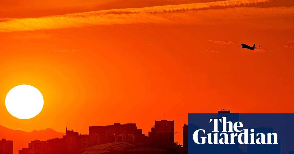 image for More than 400 people suspected to have died from extreme heat in Arizona county