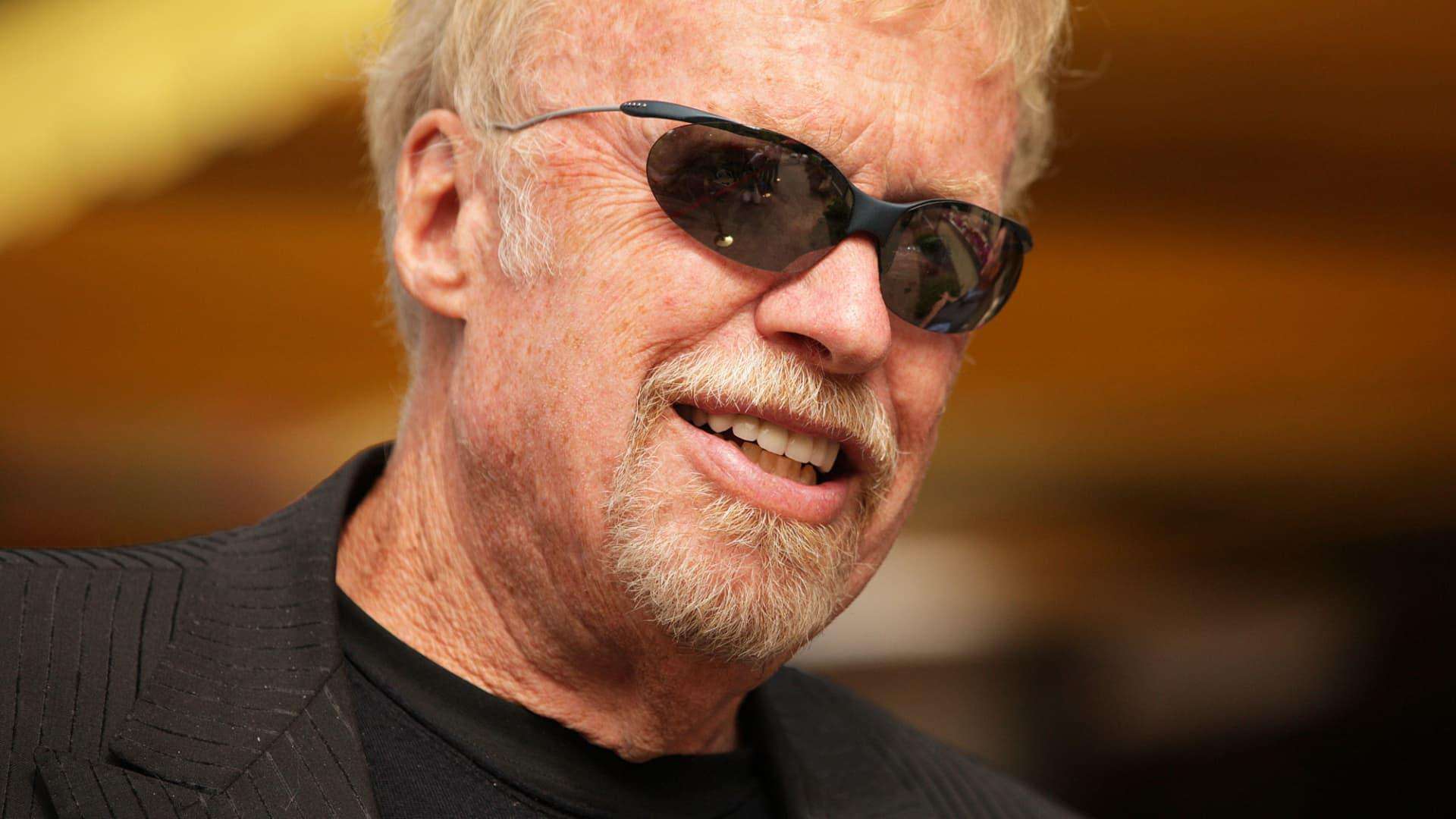 image for Nike co-founder Phil Knight to donate $2 billion to OHSU's Knight Cancer Institute