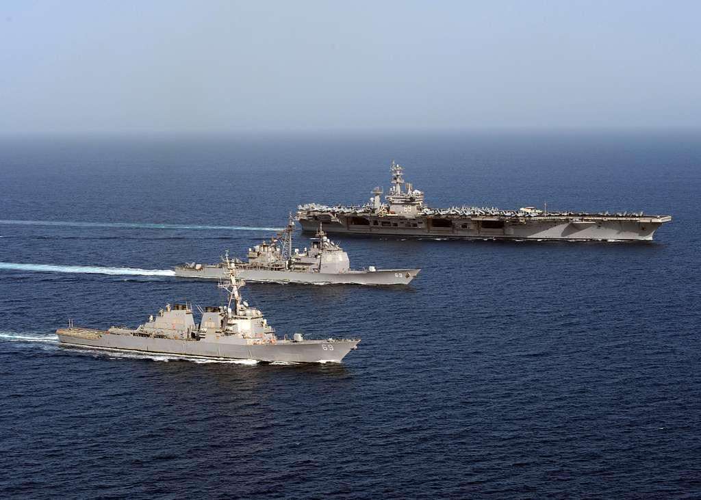 image for U.S. sends three warships toward the coast of Venezuela, Maduro mobilises 4.5 million militia members