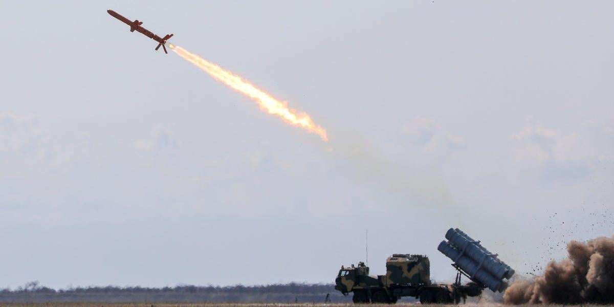 image for Ukraine now has its own weapons to strike deep into Russia without US approval, Zelenskyy says