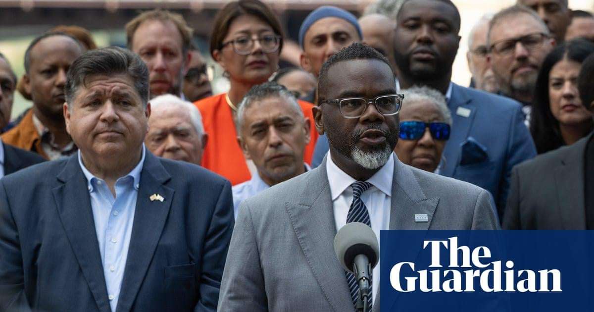 image for Chicago mayor signs executive order directing city to resist Trump’s immigration raids