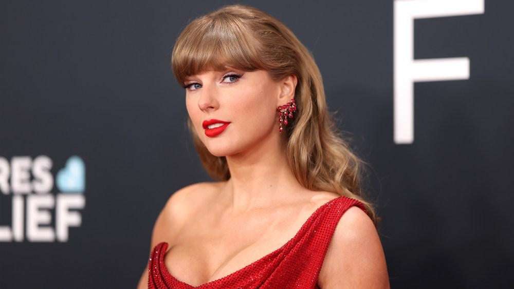 image for AEW Star Jeff Jarrett Says Taylor Swift Performed a Private Three-Hour Concert For His Family Shortly Before His Wife Died of Breast Cancer: ‘An Amazing Experience’