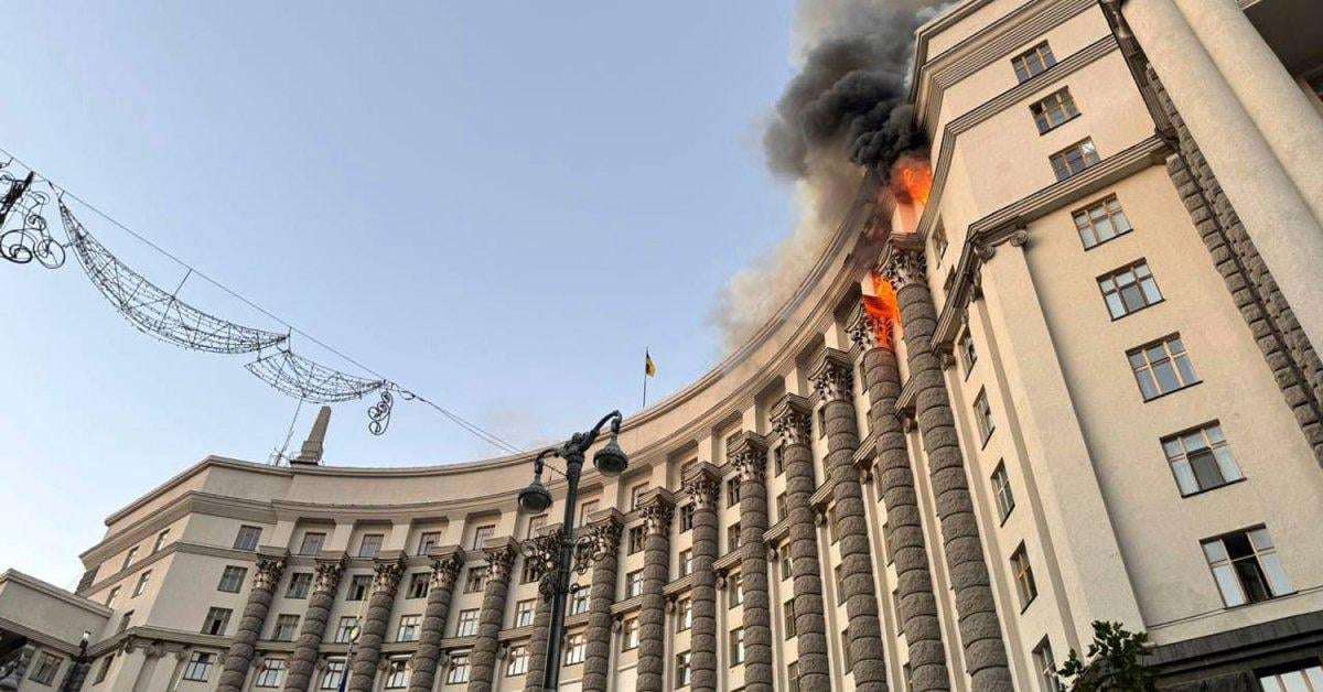 image for Trump Says He Will Sanction Russia After Attack on Kyiv