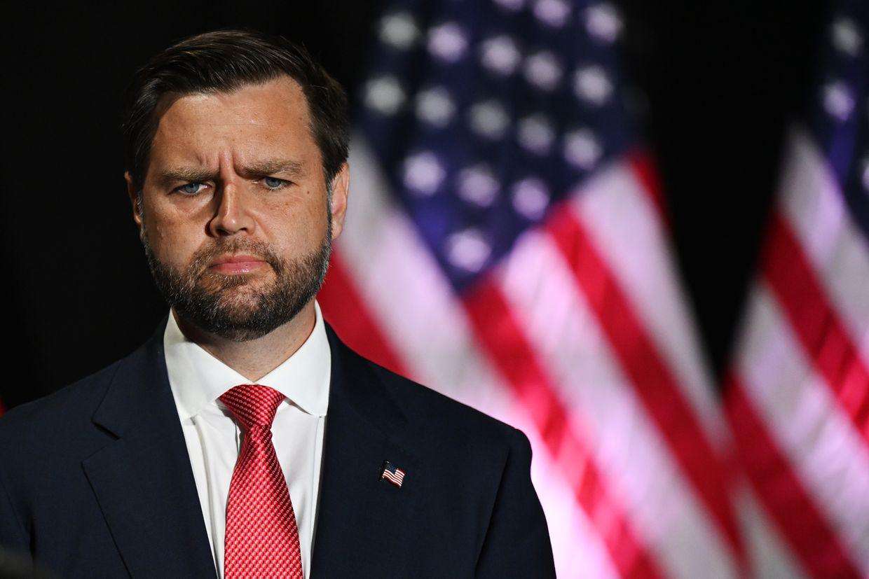 image for Trump sees no reason to economically isolate Russia outside war in Ukraine, Vance says