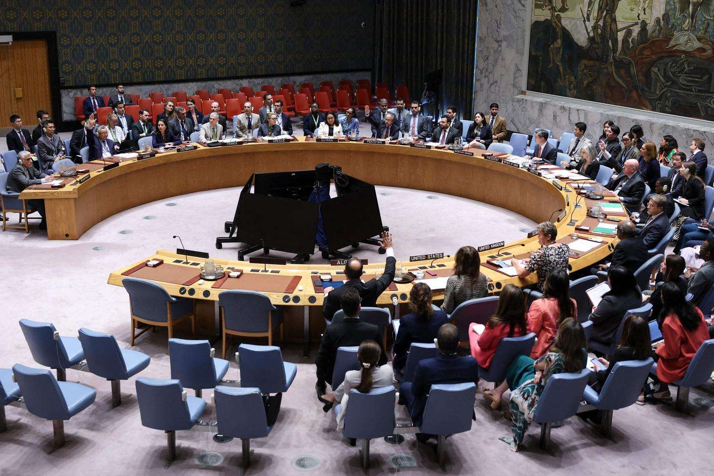 image for UN Security Council passes vote to reimpose Iran nuclear sanctions