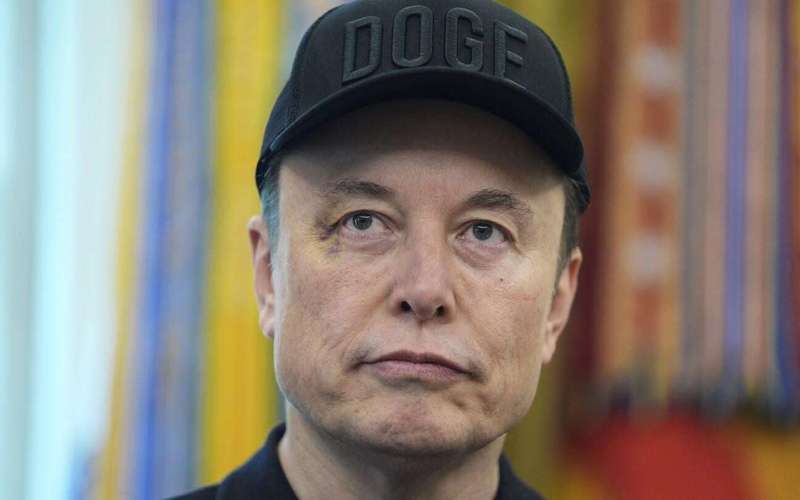 image for Trump administration rehires hundreds of federal employees laid off by DOGE
