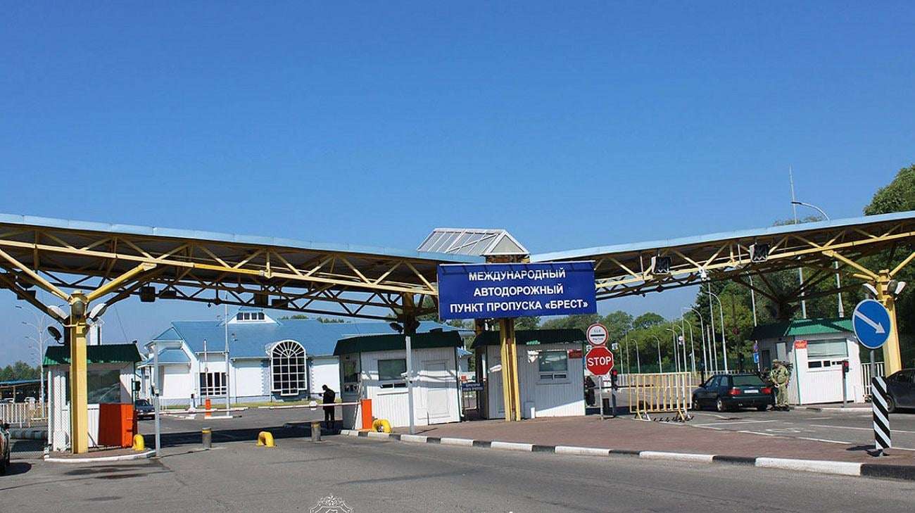 image for Poland opens border with Belarus, urges its citizens to leave immediately