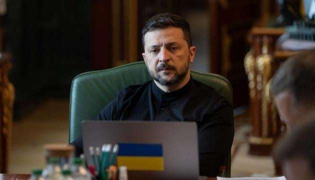 image for Zelensky: If Putin wants to seize eastern Ukraine, he has to bury million of his soldiers