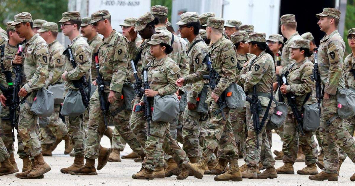 image for 500 National Guard troops arrive in Chicago area amid resistance from Illinois governor
