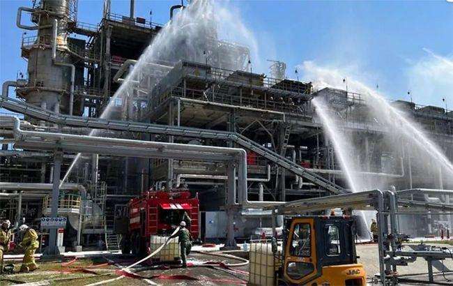 image for Over half of Russia's regions hit by fuel crisis after Ukrainian drone strikes - BBC