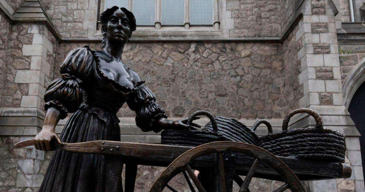 image for Ireland's Molly Malone statue gets 'boob job' to repair damage done by tourists