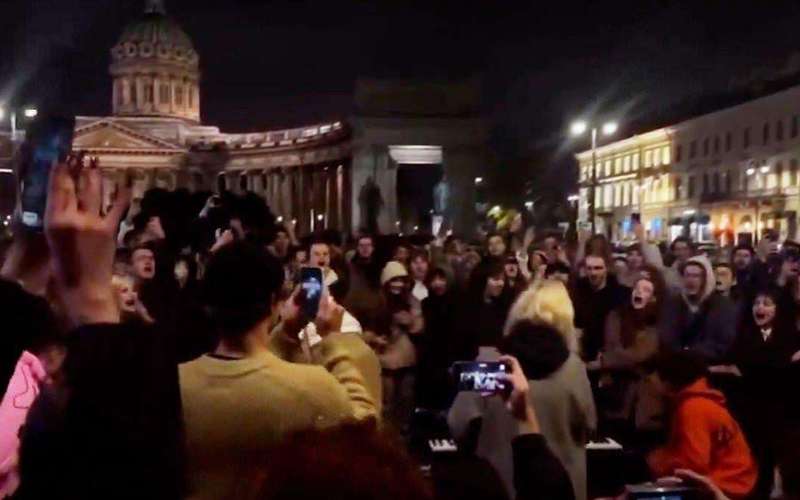 image for Hundreds call for Putin to be overthrown in huge gathering at St Petersburg in rare display of public dissent against the dictator as Ukraine's long-range strikes bring war home to Russians