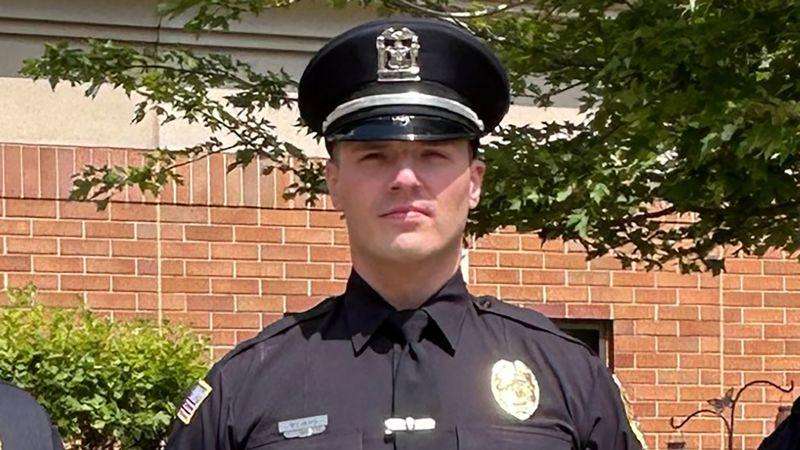 image for ICE arrests police officer in Chicago suburb and accuses him of being in US illegally