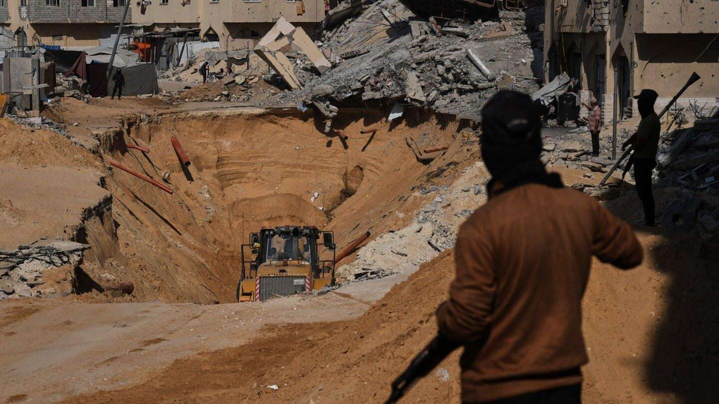 image for Renewed fighting tests Gaza ceasefire and Israel briefly halts aid