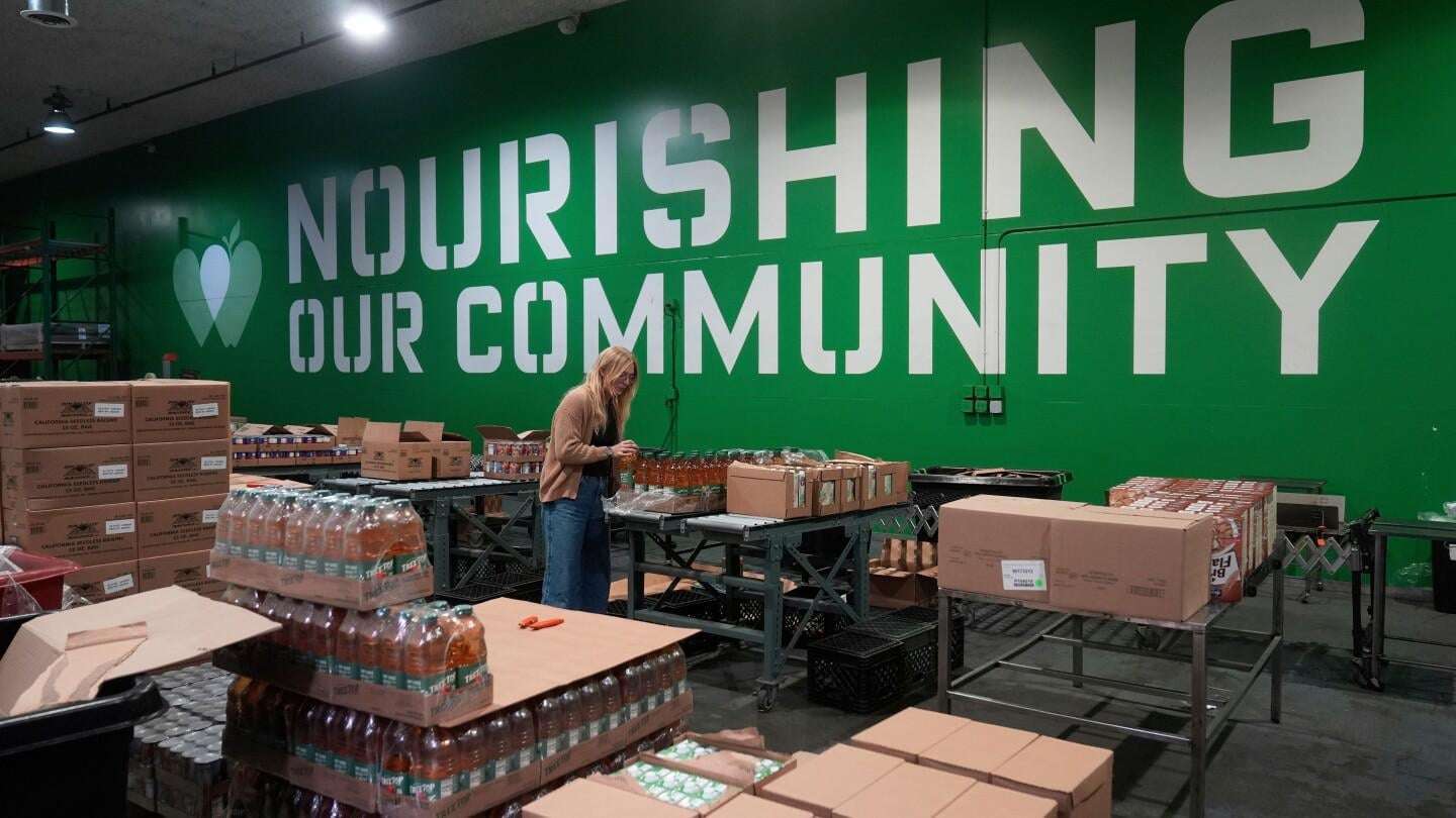 image for Trump administration posts notice that no federal food aid will go out Nov. 1