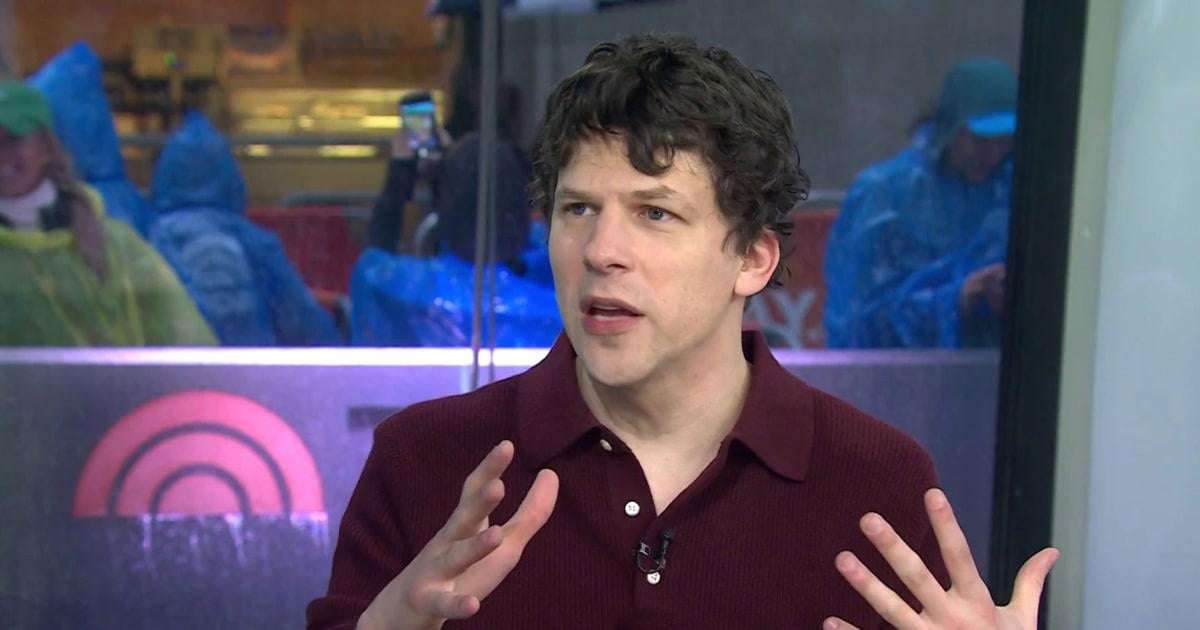 image for EXCLUSIVE: Jesse Eisenberg Reveals He Is Donating a Kidney to a Stranger: 'A No-Brainer'