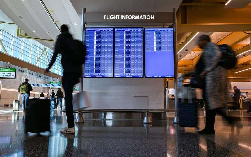 image for 80% of NYC-area air traffic controllers absent amid 'surge' in callouts: FAA