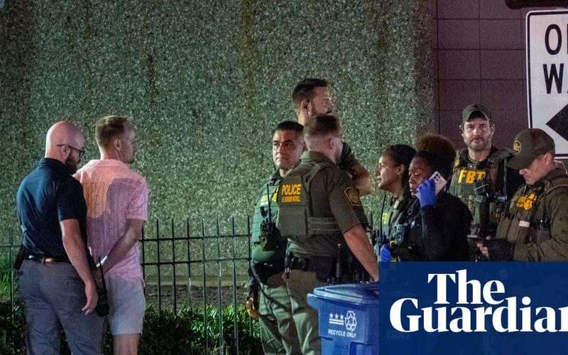 image for Man who threw sandwich at US federal agent found not guilty of assault