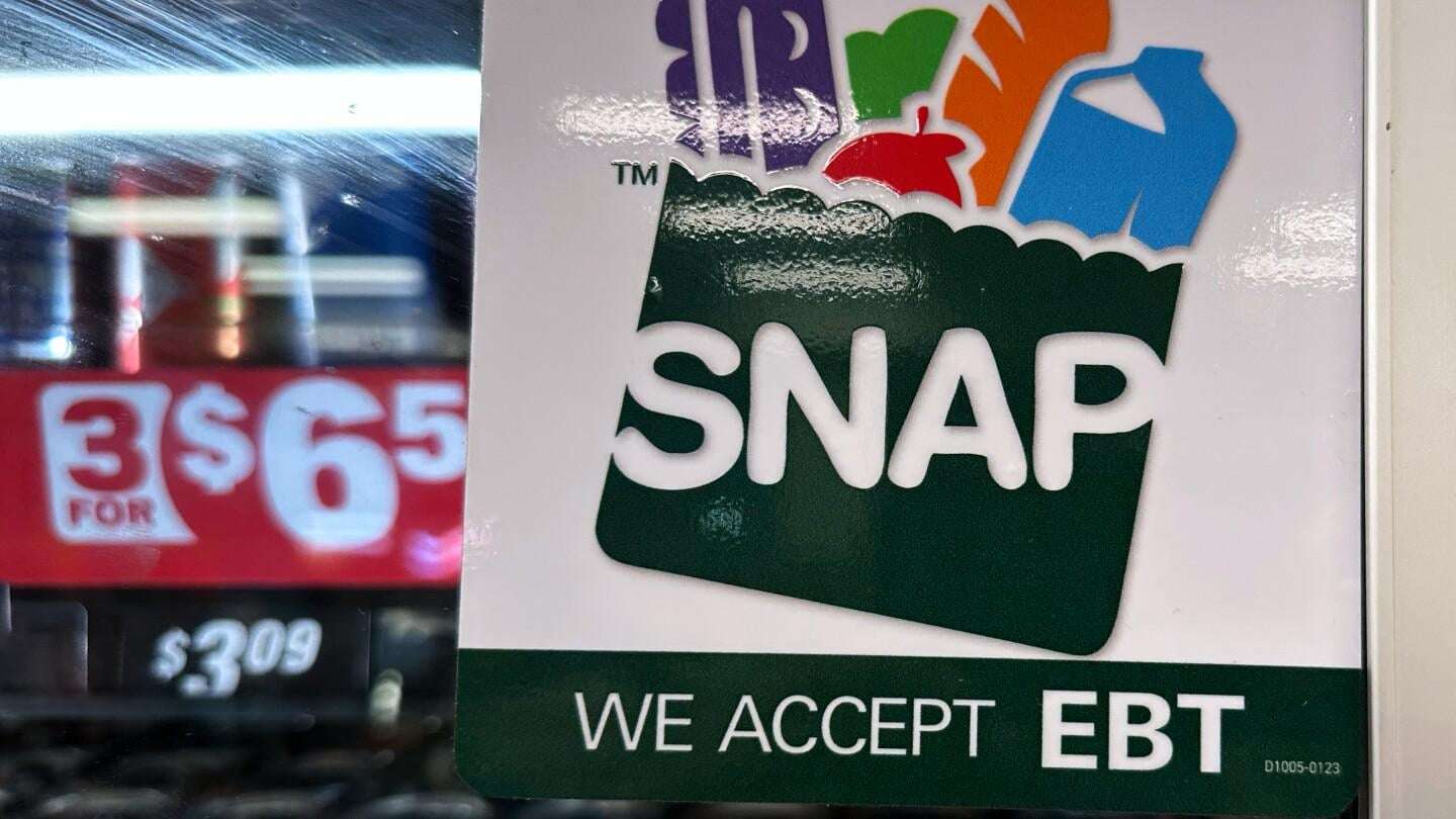 image for Trump administration asks Supreme Court to halt order providing full SNAP payments for November