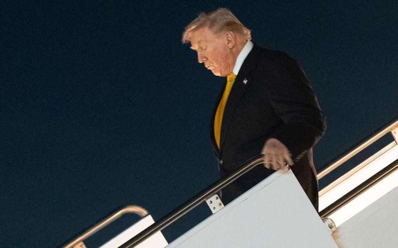 image for Donald Trump booed as the 1st sitting US president at a regular-season NFL game since Carter in 1978