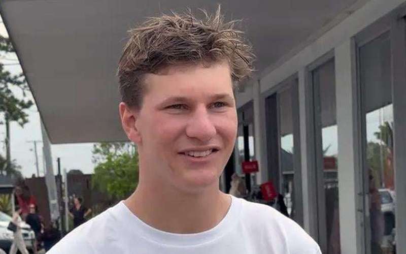 image for Teen Honored with Cash and Job Offer After Returning $3,500 He Found without Hesitation