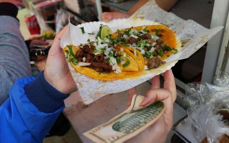 image for Chicagoans buy out street vendors amid a federal immigration crackdown