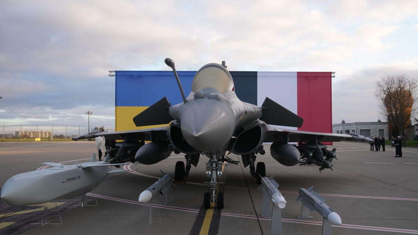 image for Ukraine plans to buy up to 100 Rafale warplanes and air defense systems from France