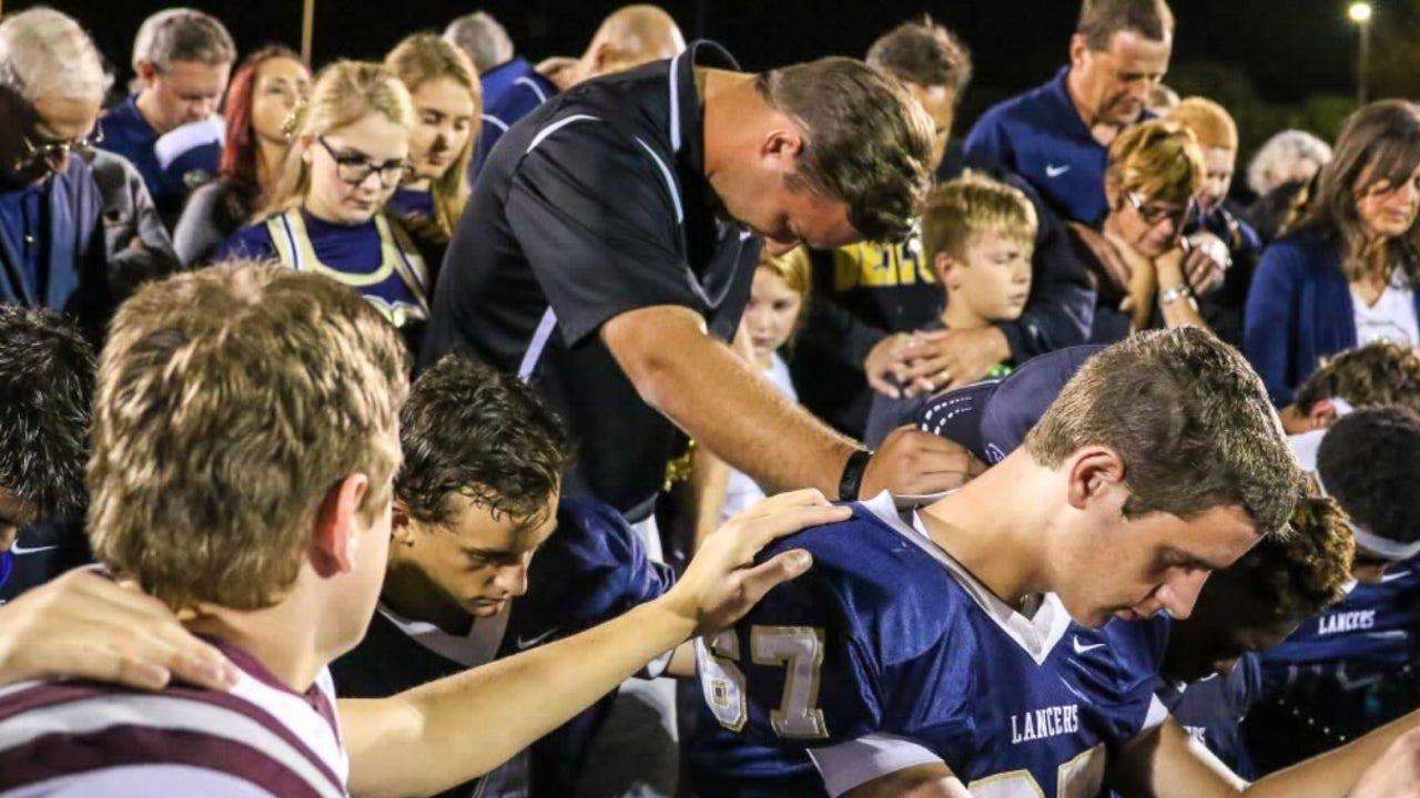image for Supreme Court turns down pregame prayer case