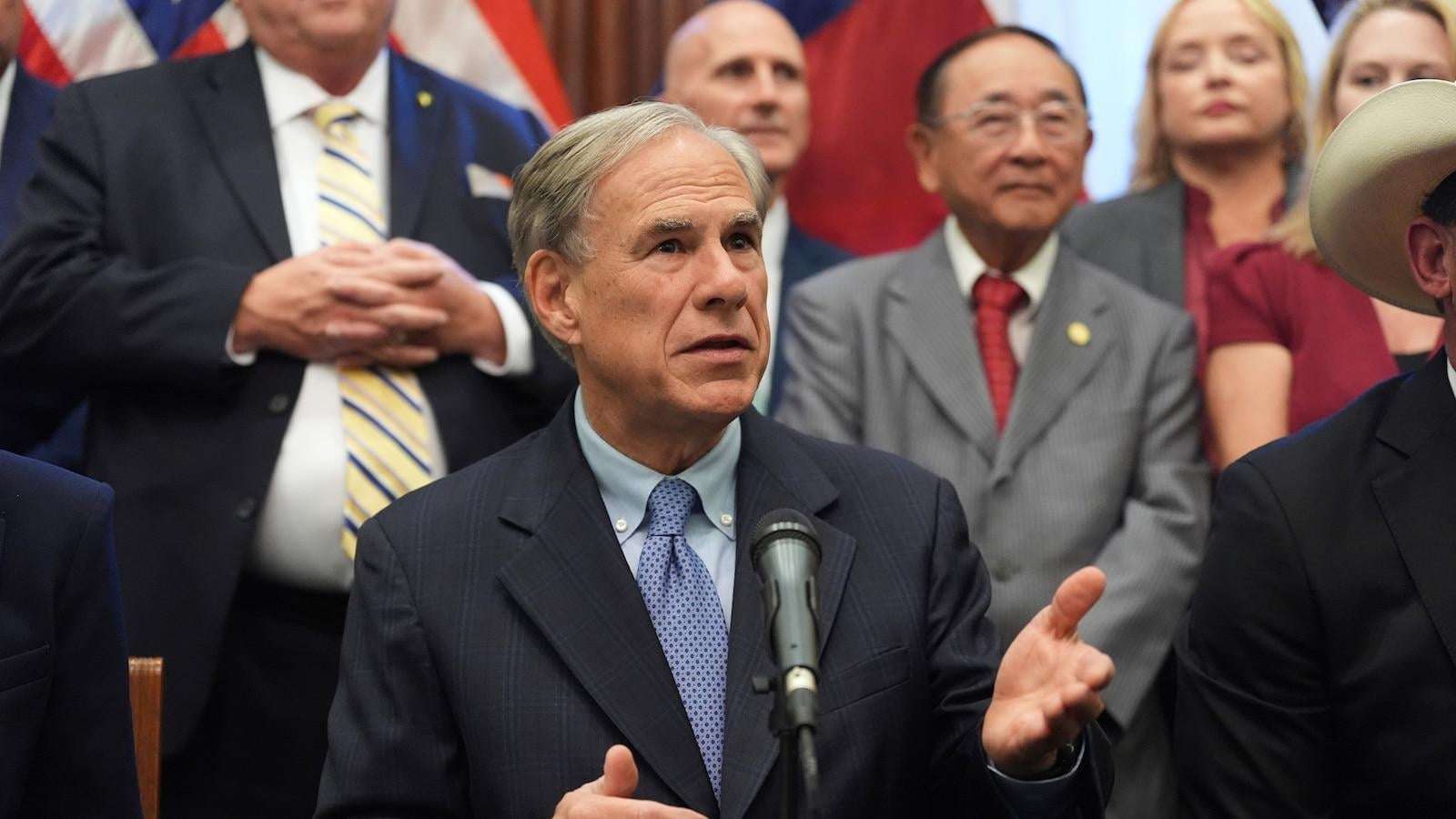 image for Alito pauses lower court ruling that would have blocked Texas redistricting