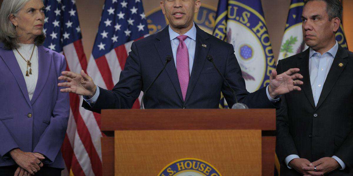 image for 86 Democrats Join GOP in Voting for 'Very, Very Stupid' Resolution Condemning Socialism