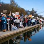 image for People rally at the Lincoln Memorial calling for Trump’s impeachment.