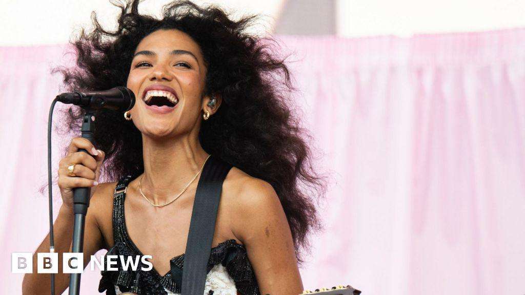 image for Olivia Dean wins refunds for fans after criticising Ticketmaster