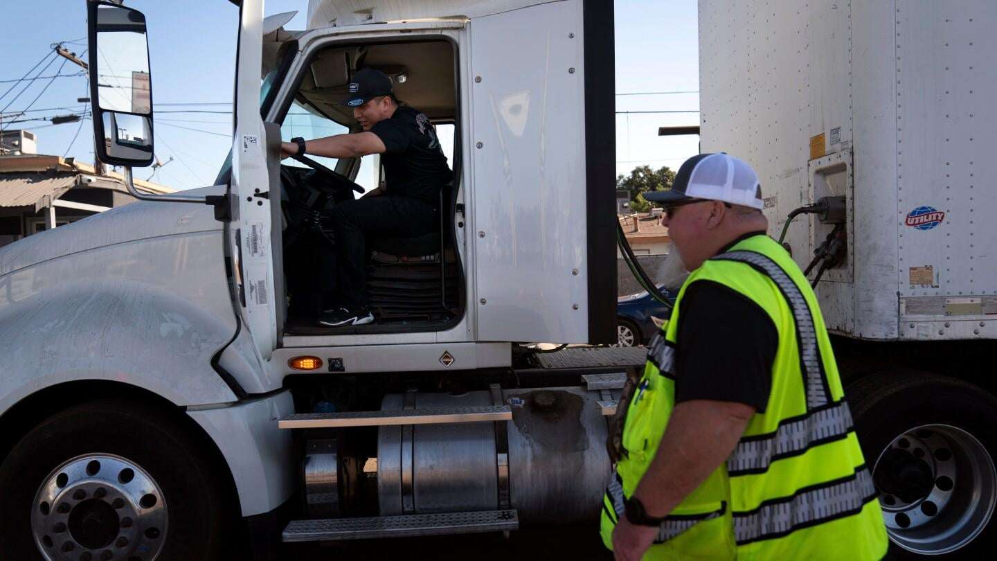 image for Federal review finds 44% of US trucking schools don’t comply with government rules