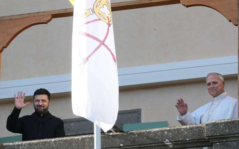 image for Zelenskyy reaffirms his refusal to cede land to Russia as he rallies European support