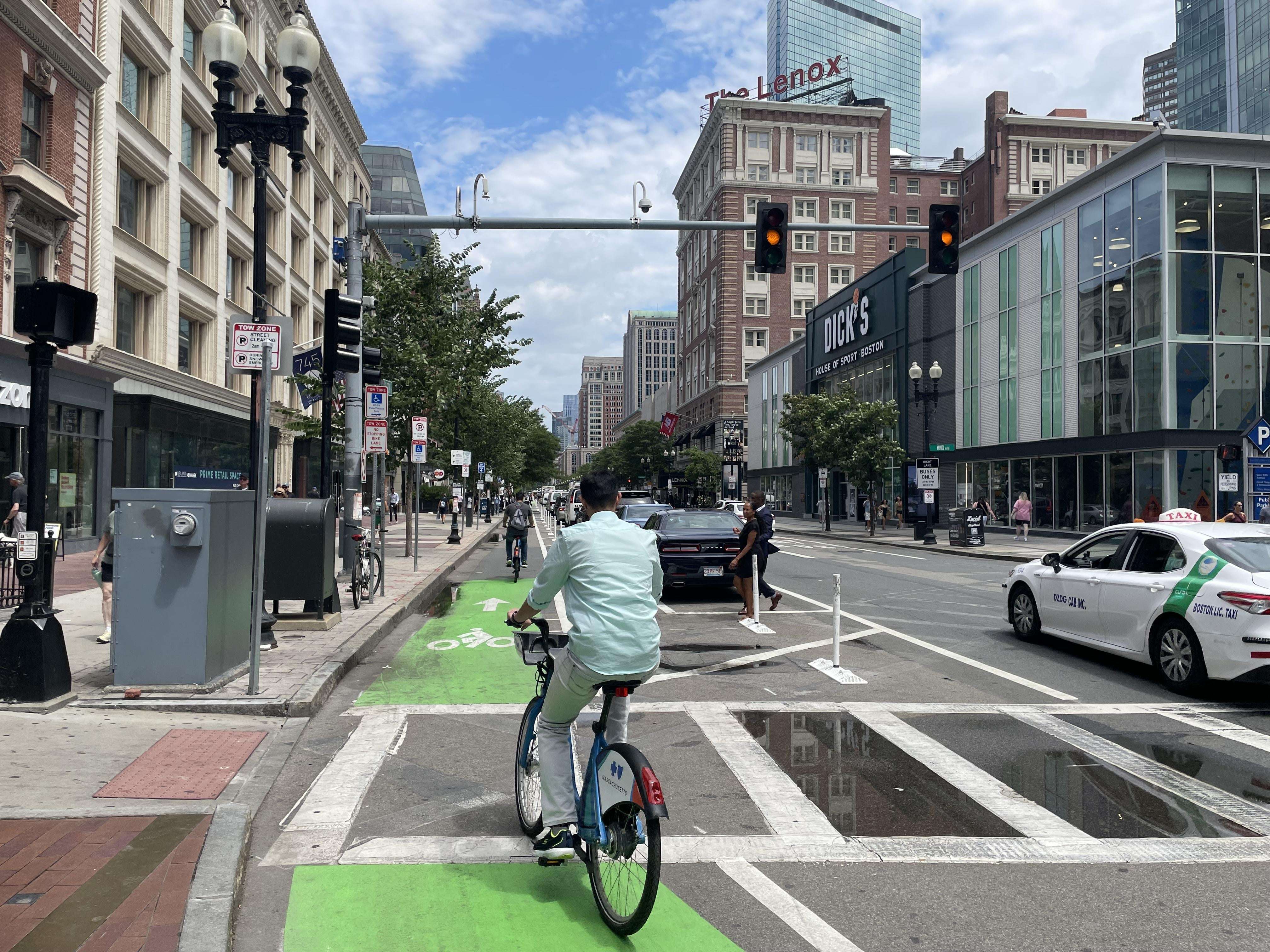 image for Boston Data Show New Bike Lanes Successfully Shift Traffic, With Fewer Cars and Way More Bikes