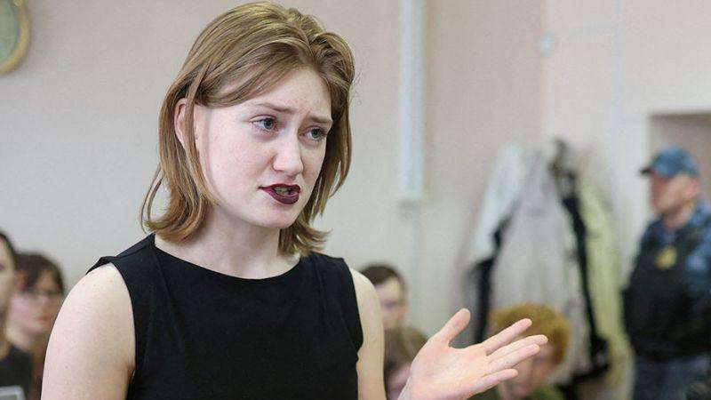 image for Russia sentences 19-year-old woman to nearly three years in a penal colony after poetic anti-war protest