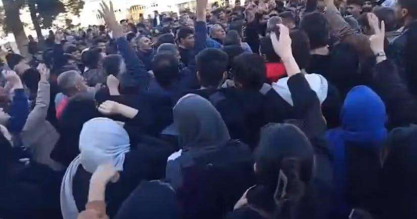 image for Day four of Iran protests sees rallies spread and regime change calls grow