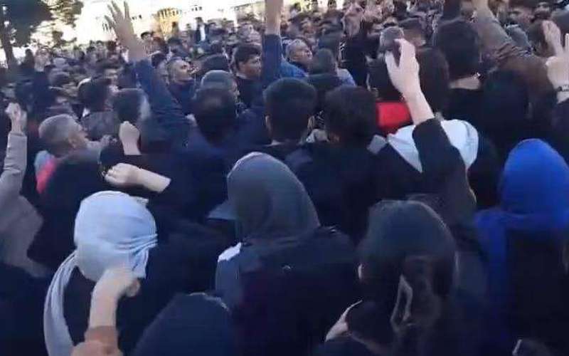 image for Day four of Iran protests sees rallies spread and regime change calls grow