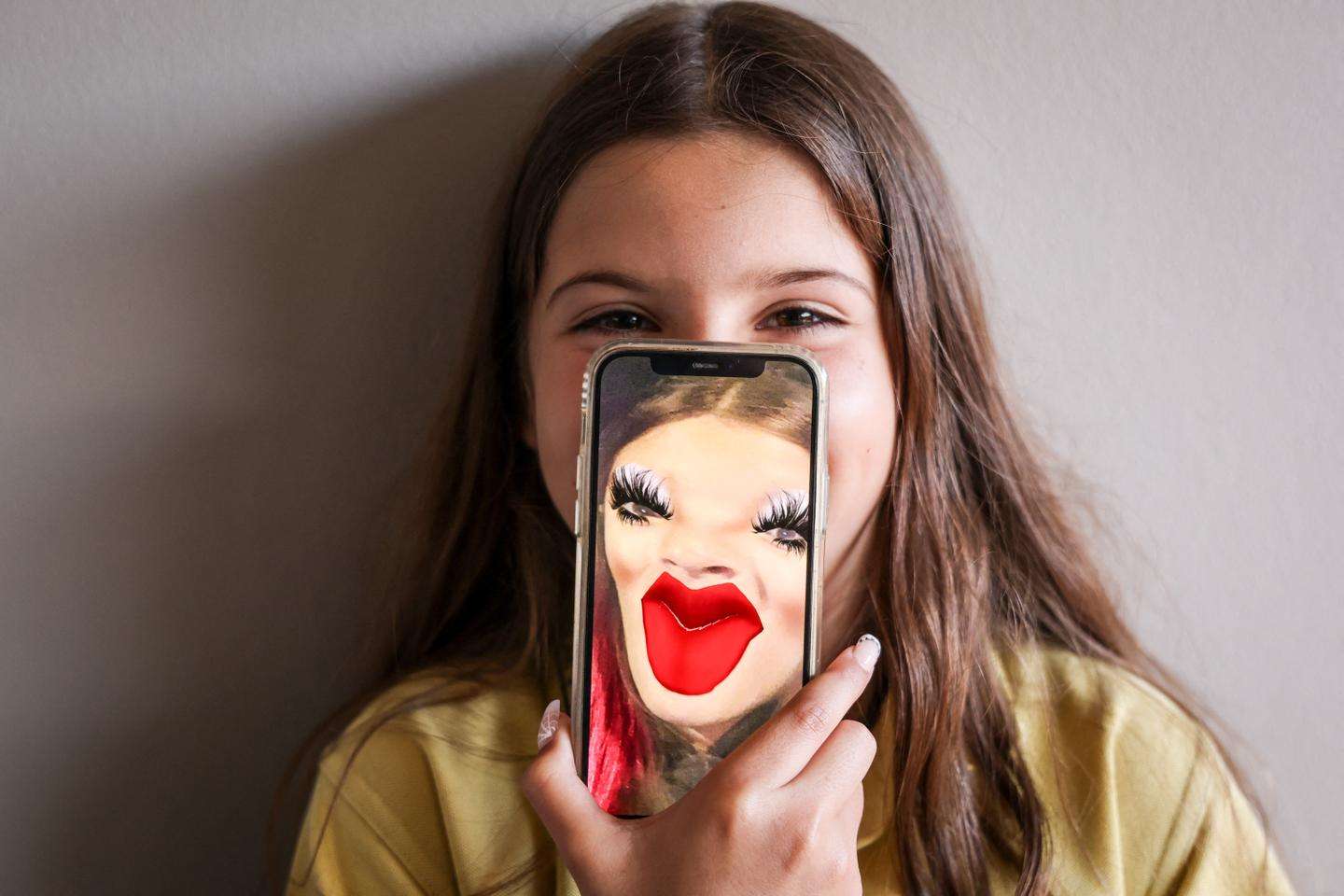 image for France seeks to ban social media for children under 15