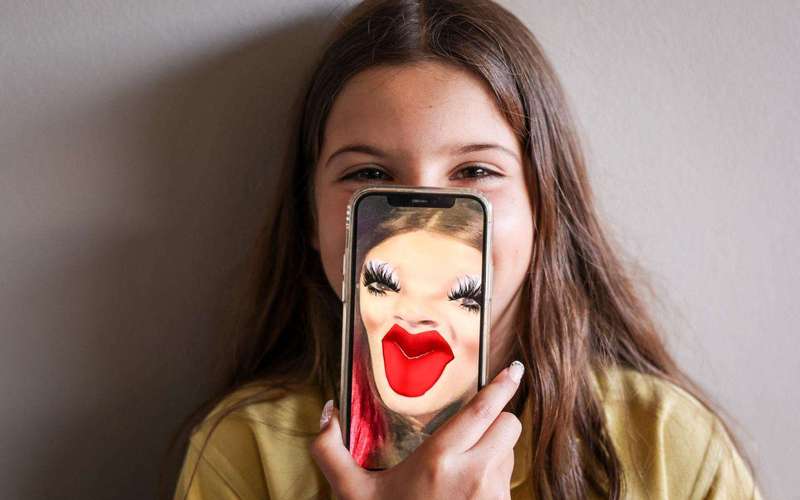 image for France seeks to ban social media for children under 15