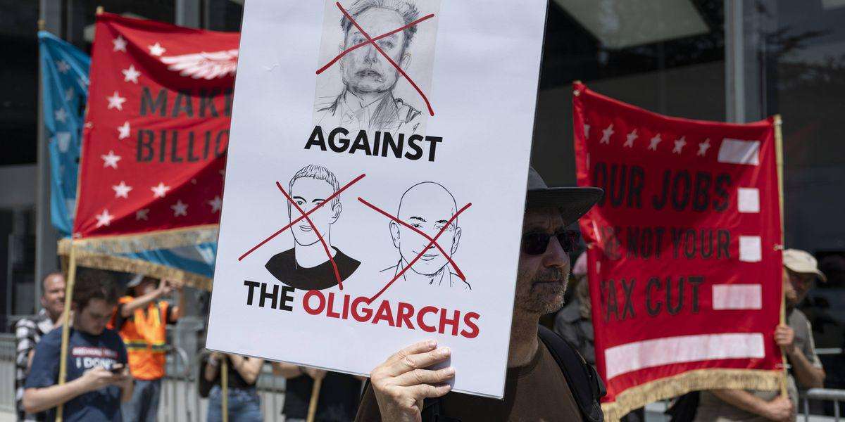 image for 500 Richest People Gained Record $2.2 Trillion in 2025, Fueling Calls for Wealth Tax