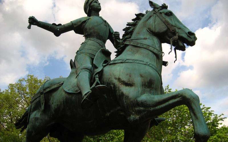 image for Paris: During the Day, Man Dismantles Jeanne d'Arc Statue's Equestrian Sword