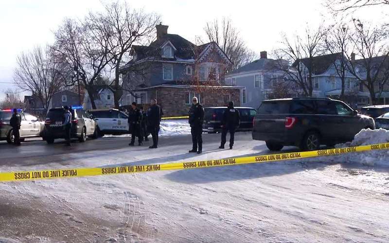 image for ICE agent shoots, kills woman in Minneapolis