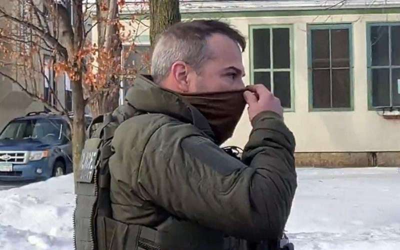 image for ICE officer who fatally shot woman in Minneapolis identified