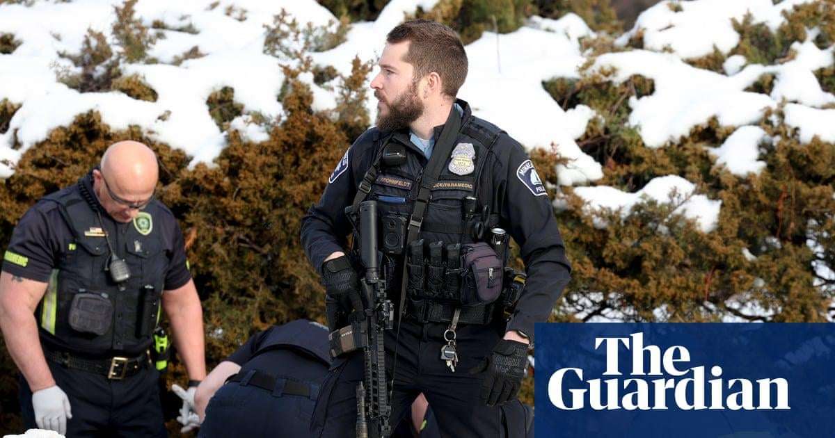 image for Federal officers blocked medics from scene of ICE shooting, witnesses say